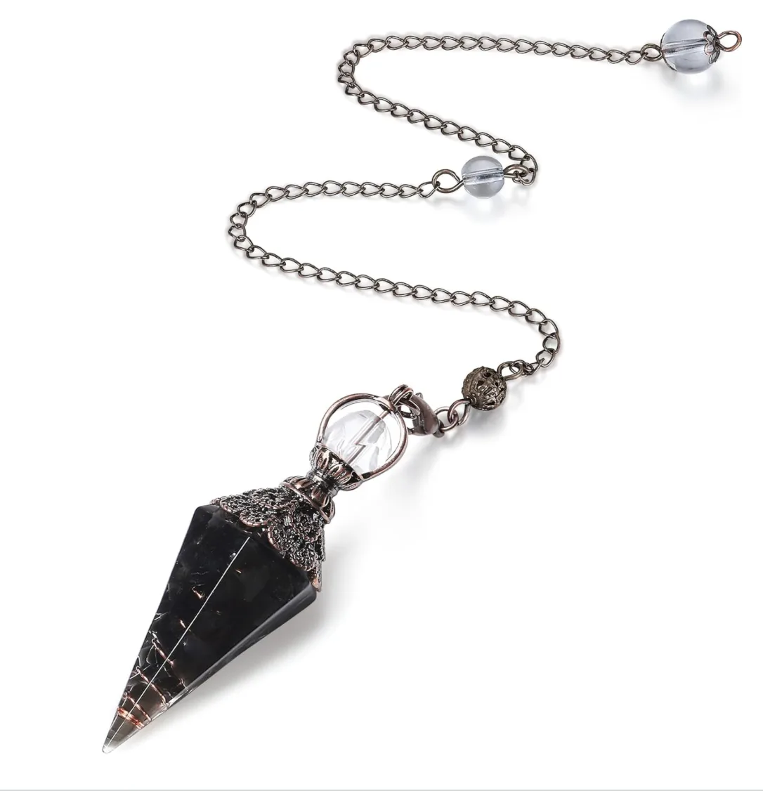 Péndulo de obsidiana negra sobre fondo blanco.